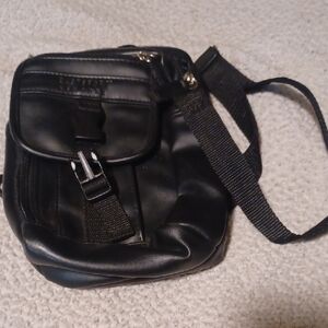 VTG EastSport New York Black Vinyl Crossbody Bag - Retro Urban Tech - EUC